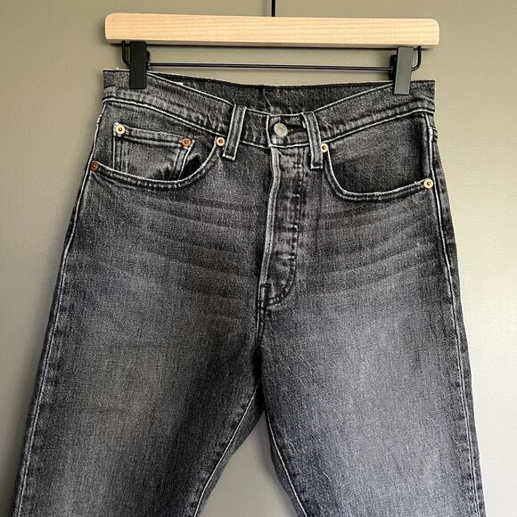 Levi’s 501 Jeans in Coal Black Size 26 High Rise Premium Denim Mom Jean Tapered - Picture 5 of 16